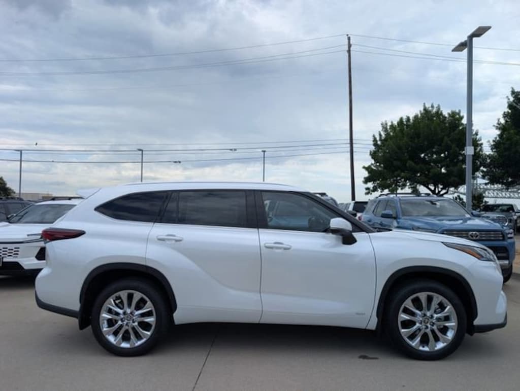 New 2026 Toyota Highlander Hybrid Limited SUV