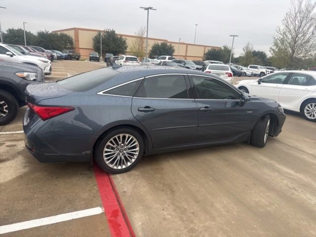 Used 2020 Toyota Avalon Hybrid Limited Sedan