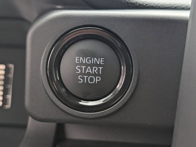 2025 Toyota Tacoma SR5 - Photo 15