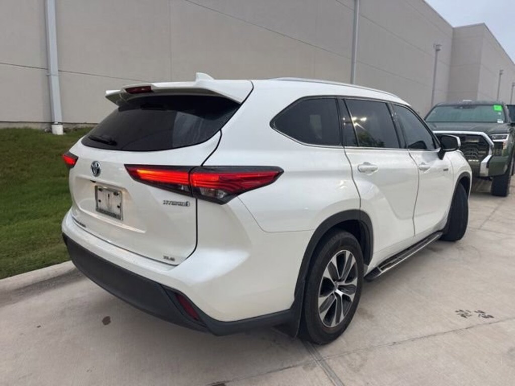 Used 2021 Toyota Highlander Hybrid XLE SUV