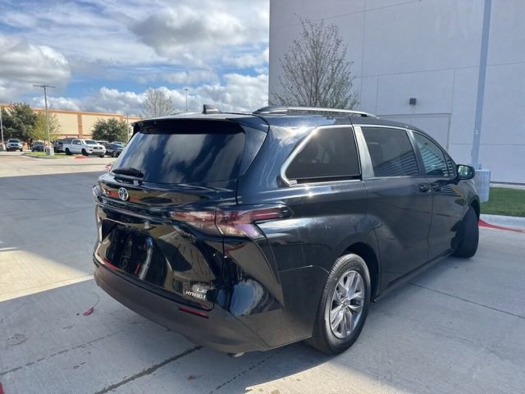 Used 2024 Toyota Sienna LE Van Passenger Van