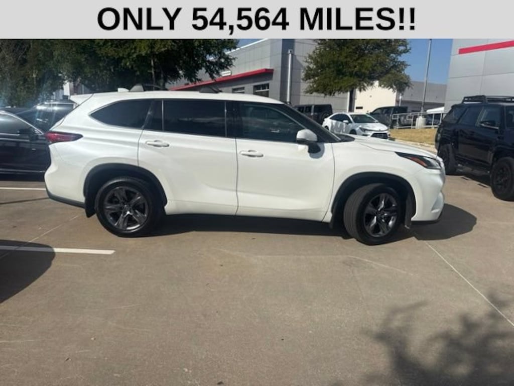 Used 2021 Toyota Highlander LE SUV