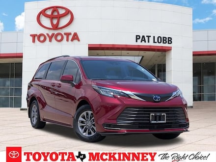 2023 Toyota Sienna LE Van Passenger Van