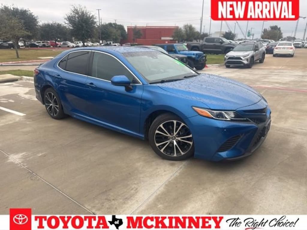 Used 2018 Toyota Camry SE Sedan