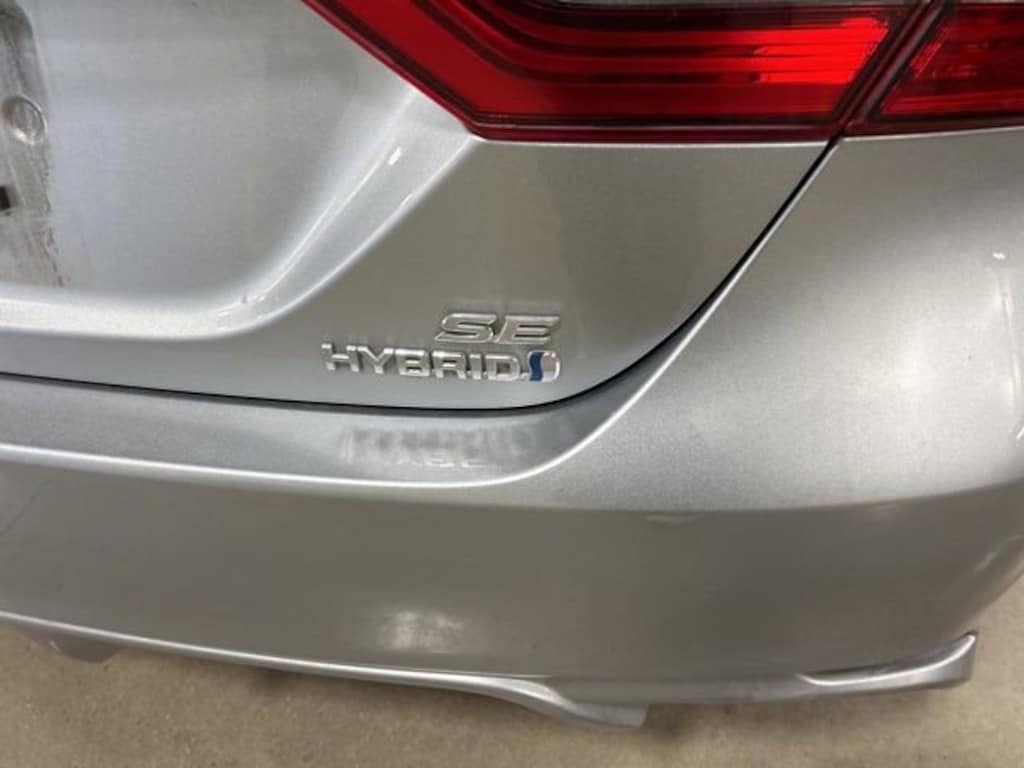 Used 2022 Toyota Camry Hybrid SE Sedan