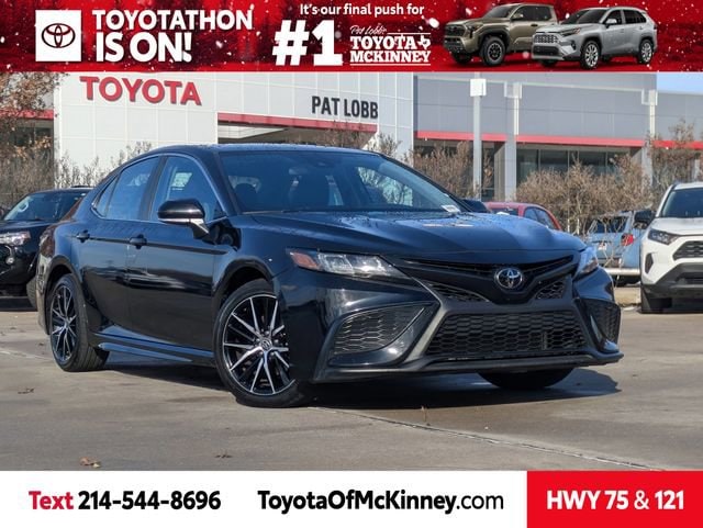 2024 Toyota Camry SE's photo