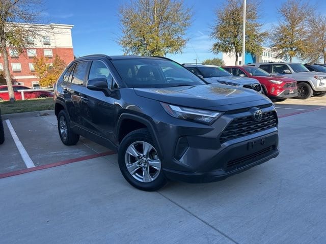 2023 Toyota RAV4 XLE's photo