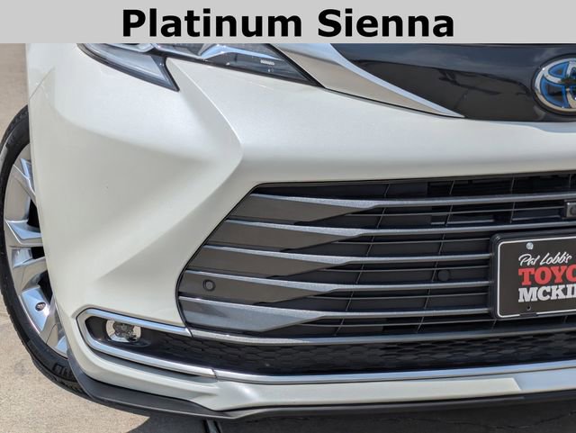 2021 Toyota Sienna Platinum photo 3