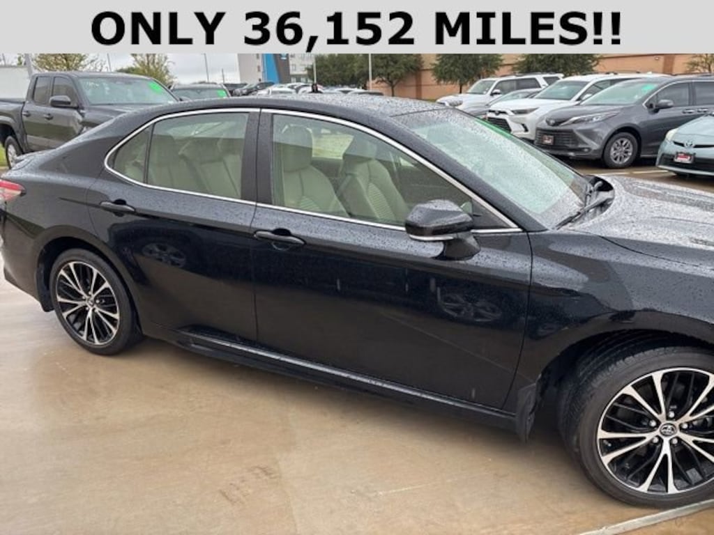 Used 2018 Toyota Camry SE Sedan