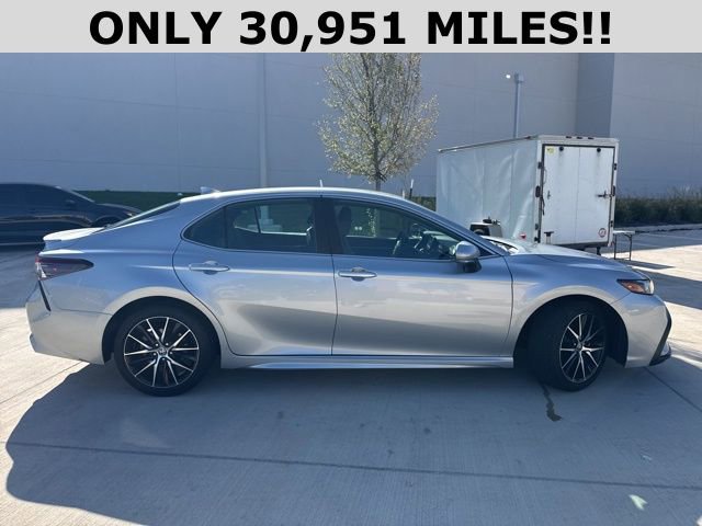 2023 Toyota Camry SE photo 2
