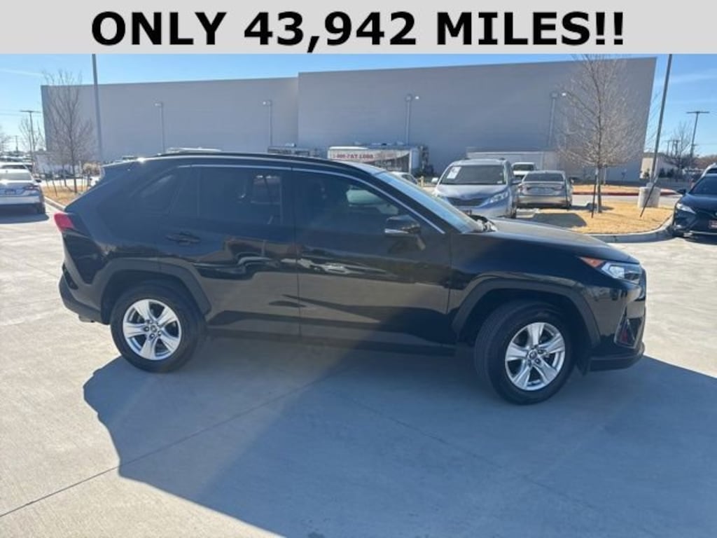 Used 2021 Toyota RAV4 XLE SUV
