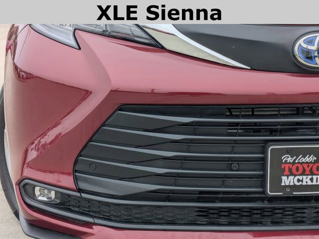 2025 Toyota Sienna XLE photo 3