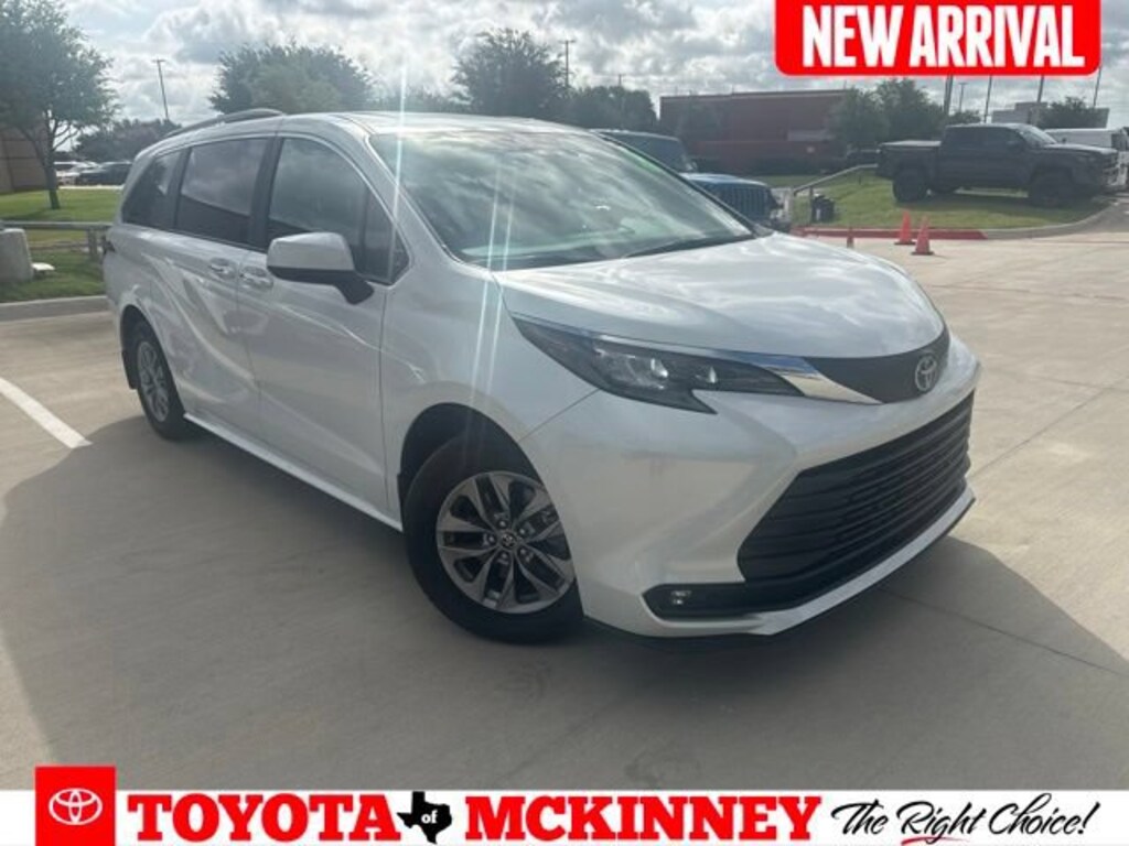 Used 2025 Toyota Sienna XLE Van Passenger Van