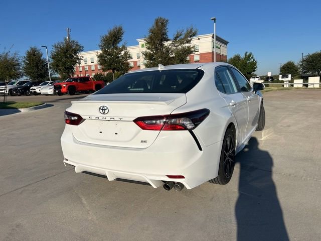 2022 Toyota Camry SE photo 3