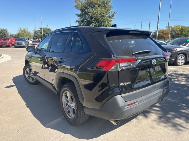 2022 Toyota RAV4 Hybrid XLE photo 4