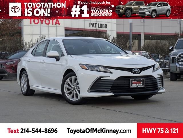 2024 Toyota Camry LE's photo