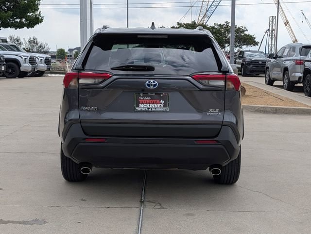2022 Toyota RAV4 XLE - Photo 6