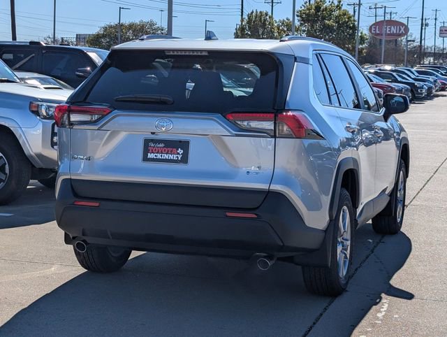2025 Toyota RAV4 Hybrid LE photo 4