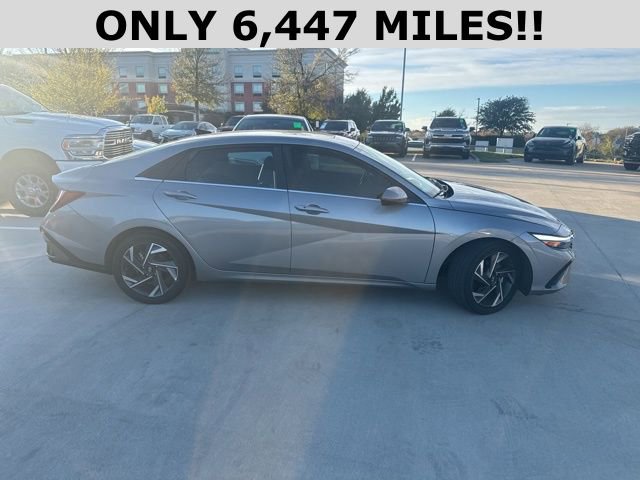 2025 Hyundai Elantra Limited photo 2