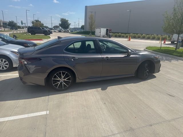 2024 Toyota Camry Hybrid SE photo 3