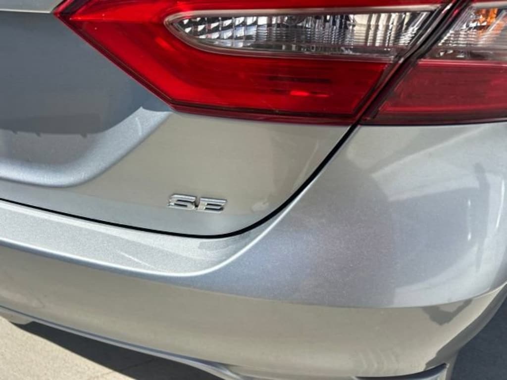 Used 2018 Toyota Camry SE Sedan
