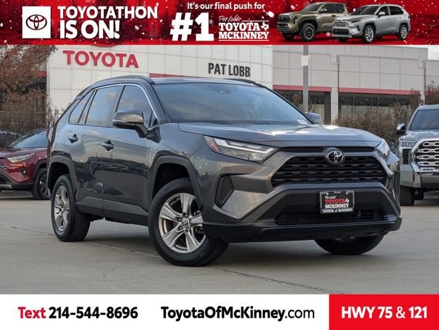 2022 Toyota RAV4 XLE's photo