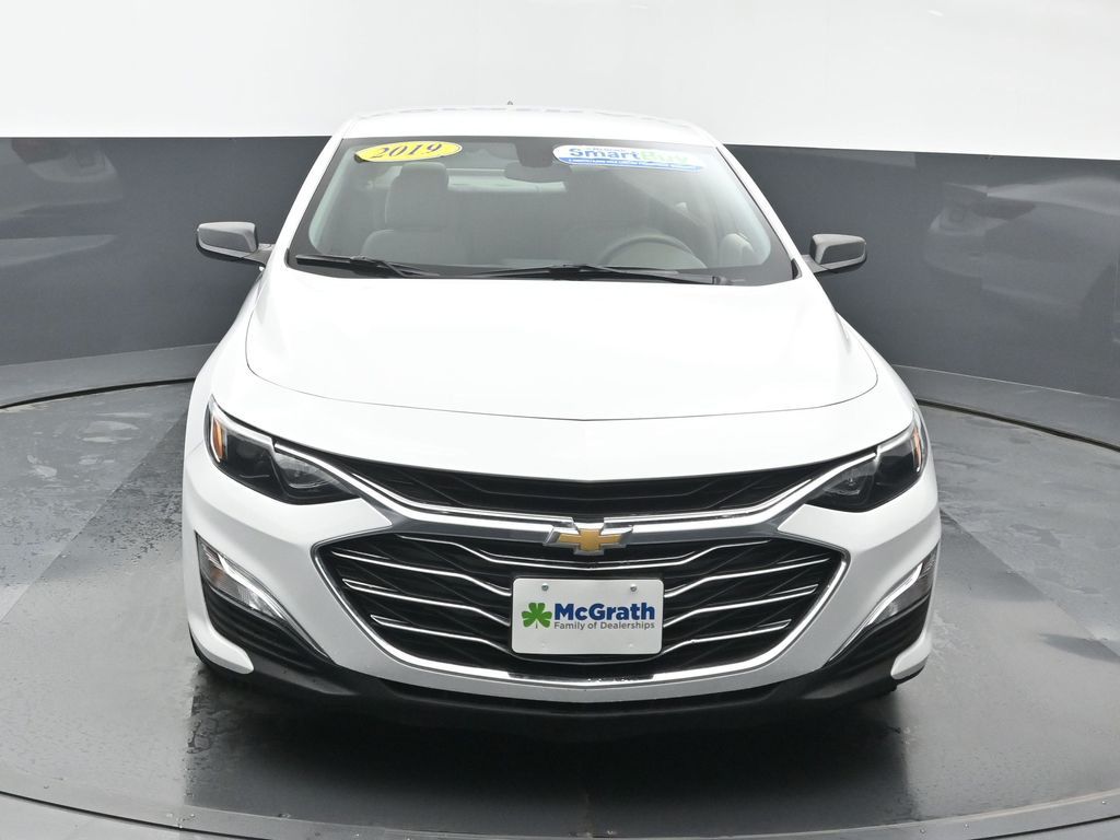 2019 Chevrolet Malibu LS photo 2
