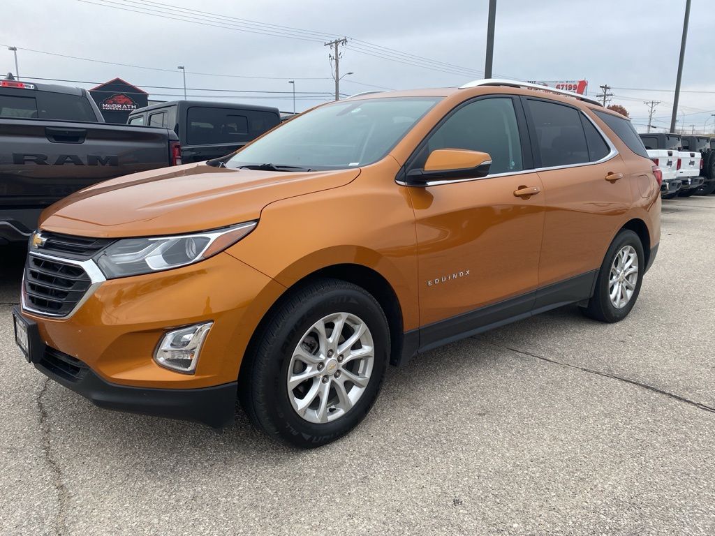 2018 Chevrolet Equinox LT photo 2