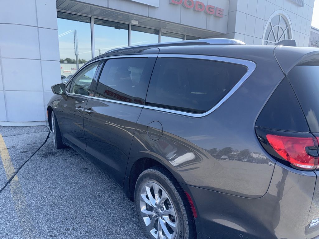 2021 Chrysler Pacifica Touring L photo 4