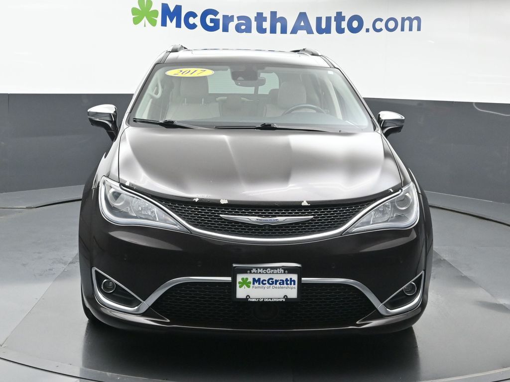 2017 Chrysler Pacifica Limited photo 3