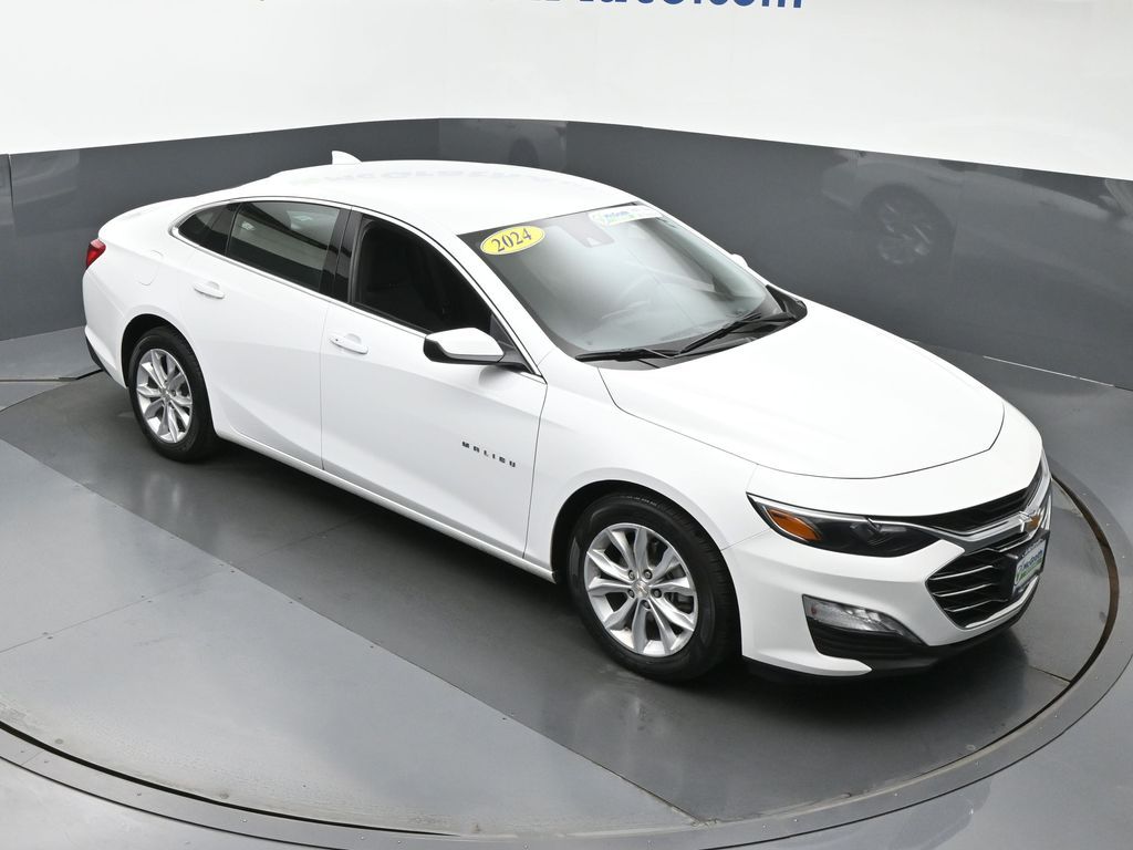 2024 Chevrolet Malibu 1LT photo 2
