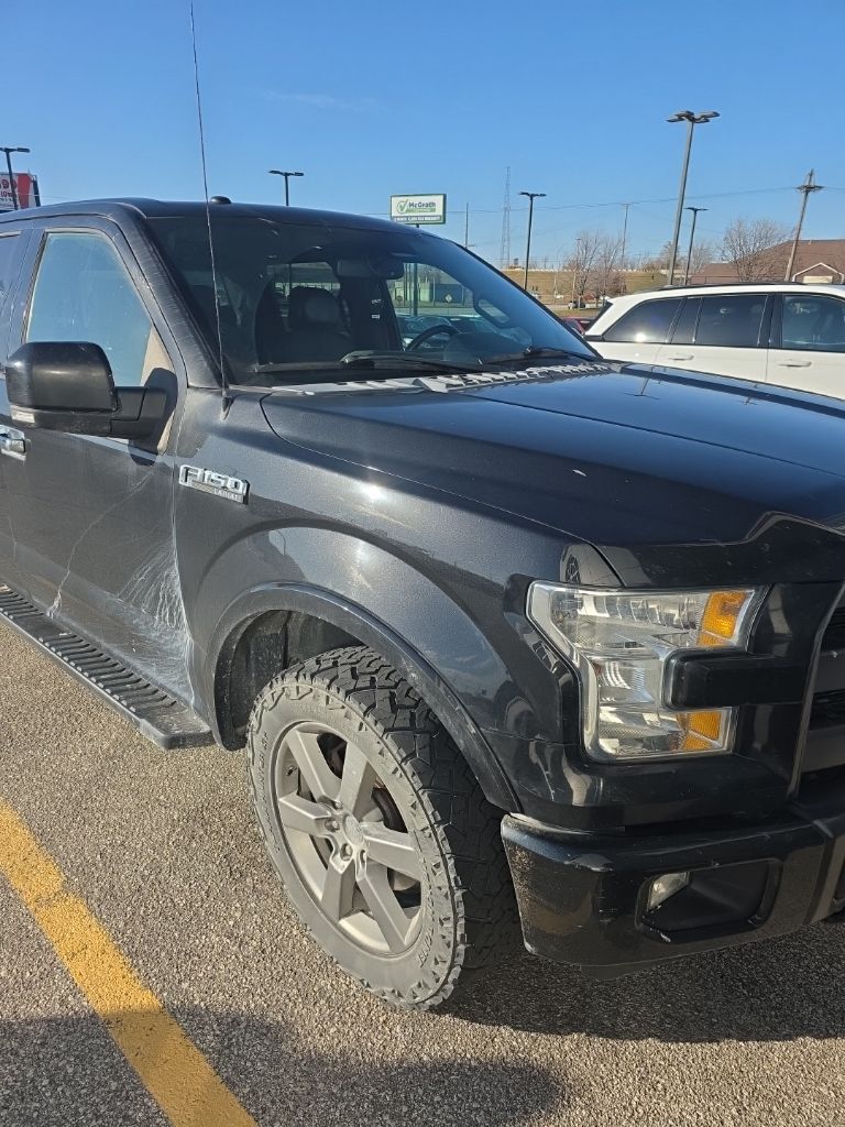2015 Ford F-150 XLT photo 2