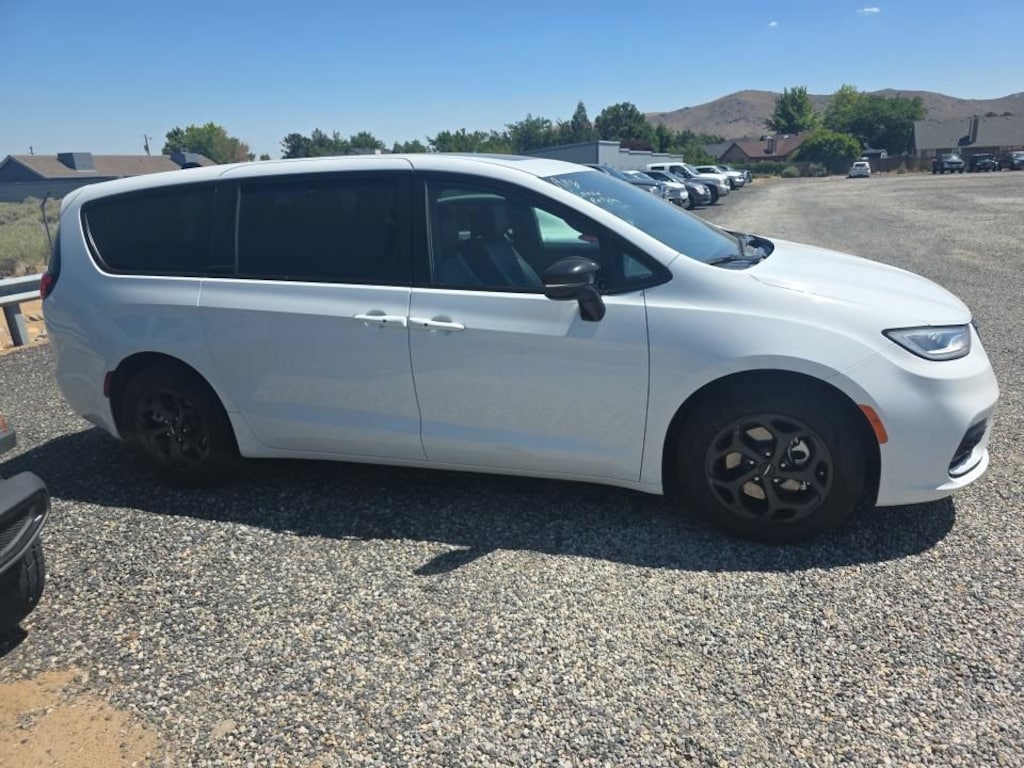 Certified 2023 Chrysler Pacifica Hybrid Limited Minivan/Van