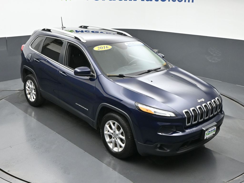 2016 Jeep Cherokee Latitude photo 2