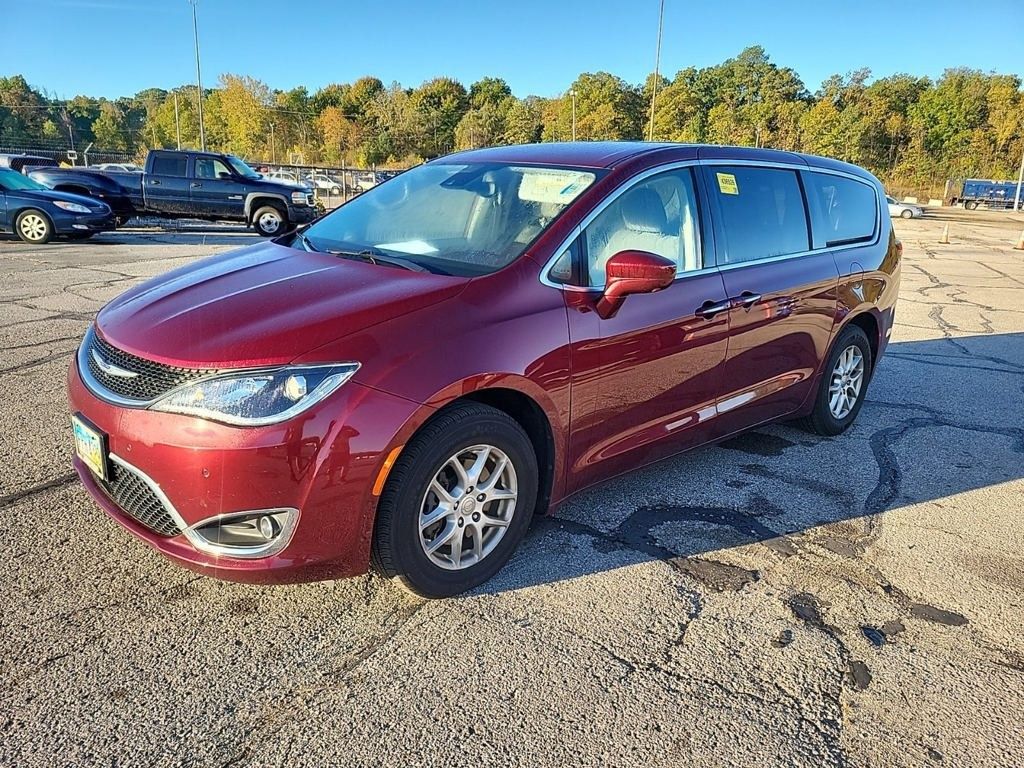 2020 Chrysler Pacifica Touring photo 2