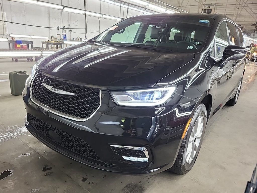 Certified 2026 Chrysler Pacifica Limited Minivan/Van