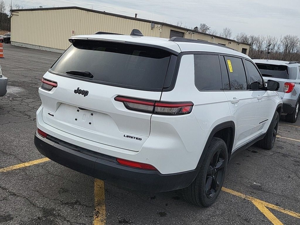 2023 Jeep Grand Cherokee Limited photo 2