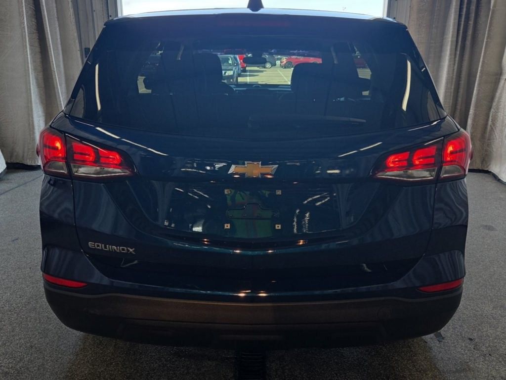 2022 Chevrolet Equinox LS photo 3