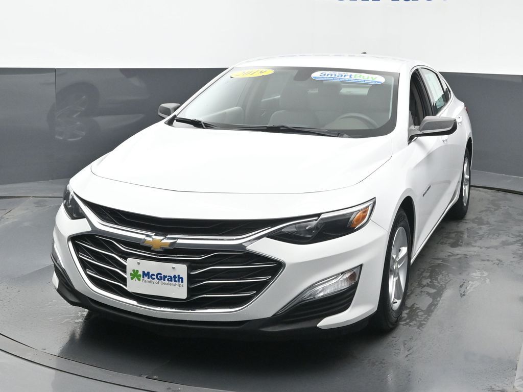 2019 Chevrolet Malibu LS photo 3