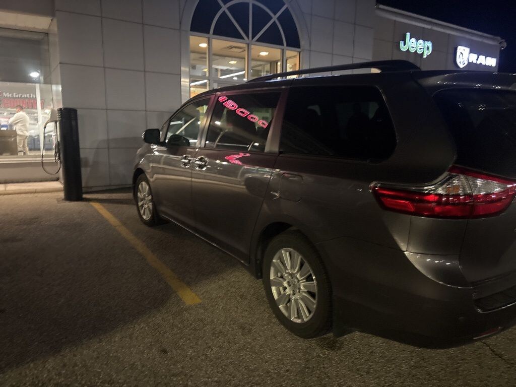 Used 2017 Toyota Sienna XLE Minivan/Van