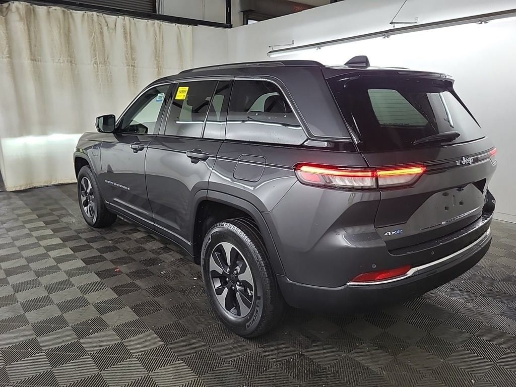 2023 Jeep Grand Cherokee 4xe photo 2