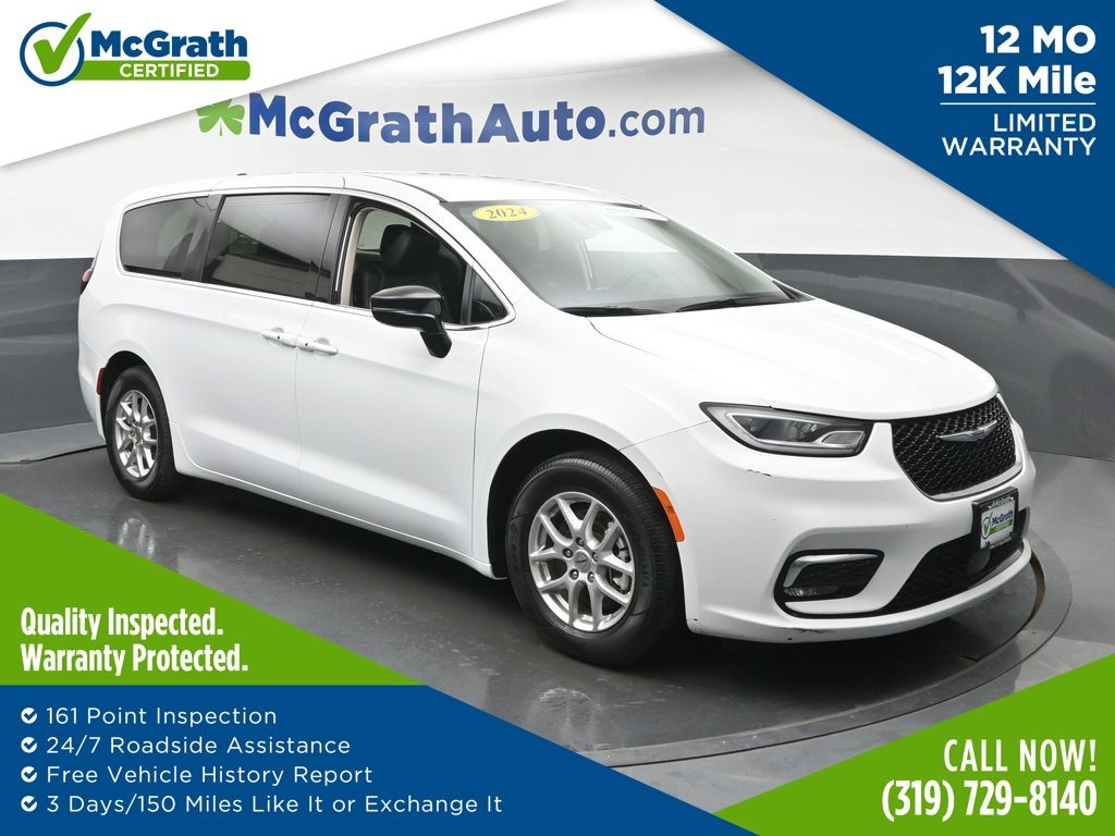 2024 Chrysler Pacifica Touring L's photo