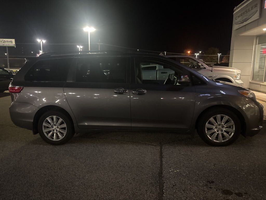Used 2017 Toyota Sienna XLE Minivan/Van