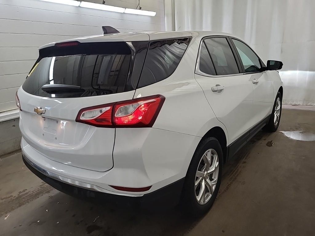 2021 Chevrolet Equinox LT photo 2