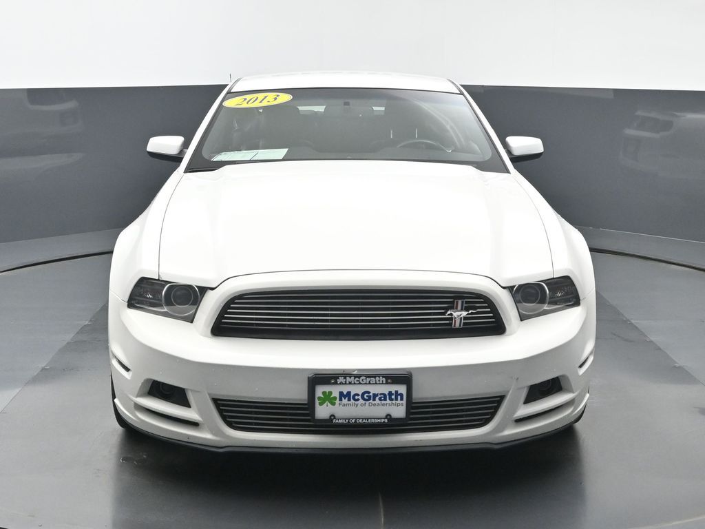 2013 Ford Mustang V6 Premium photo 3