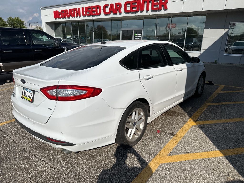 2016 Ford Fusion SE photo 4
