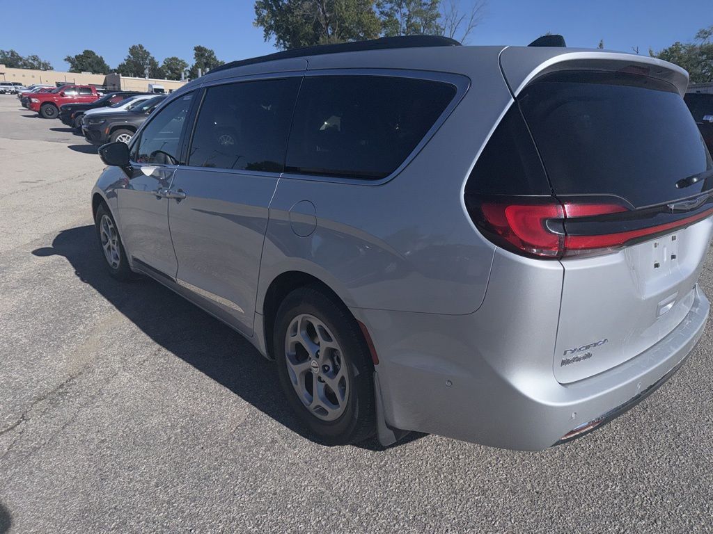2024 Chrysler Pacifica Limited photo 4