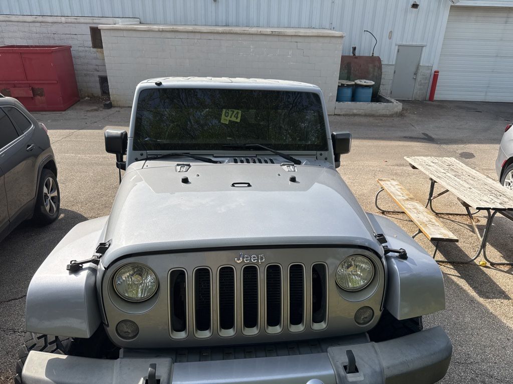 2016 Jeep Wrangler Unlimited Sahara photo 2