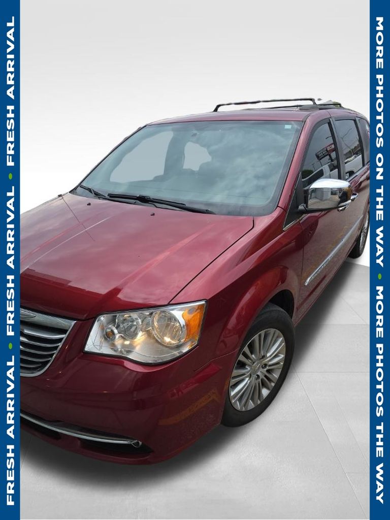 2015 Chrysler Town & Country Touring-L's photo