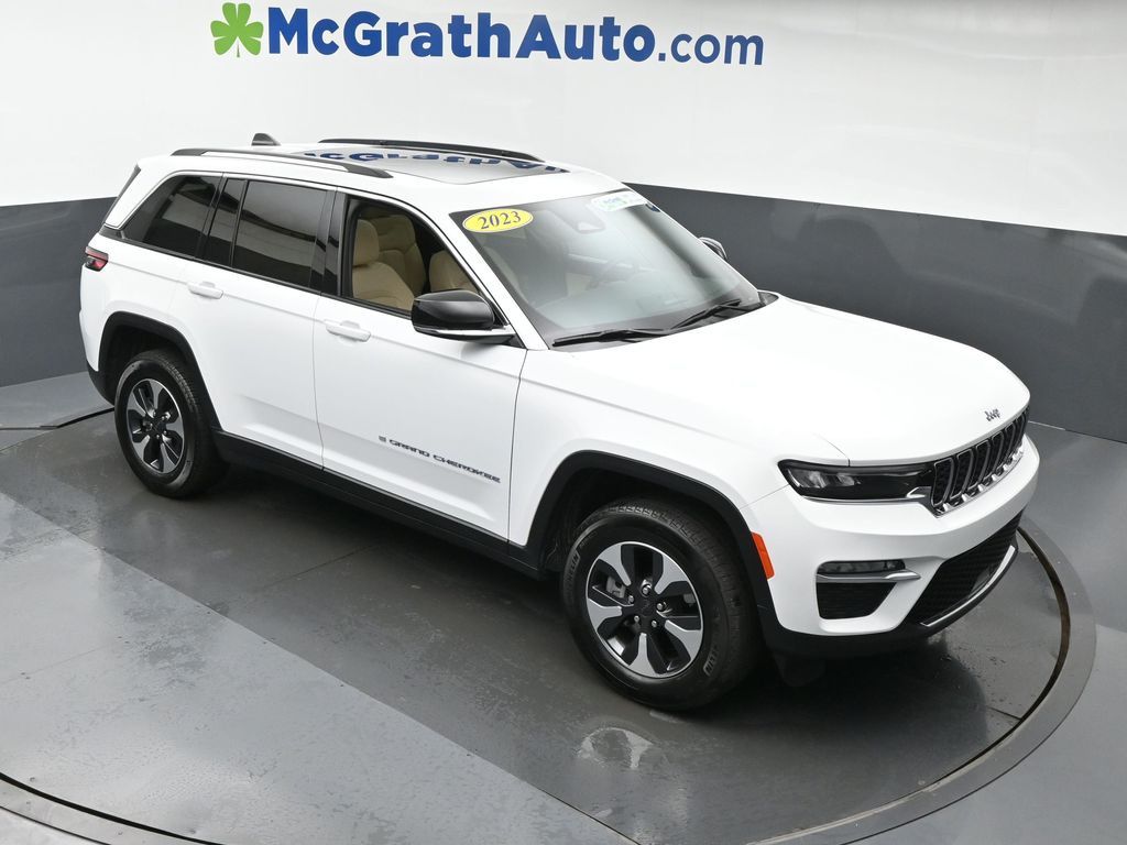 2023 Jeep Cherokee 4xe photo 2